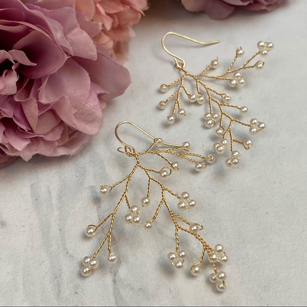 Delicate Gold and Pearl Bridal Dangle Earrings - Picture 13 of 16